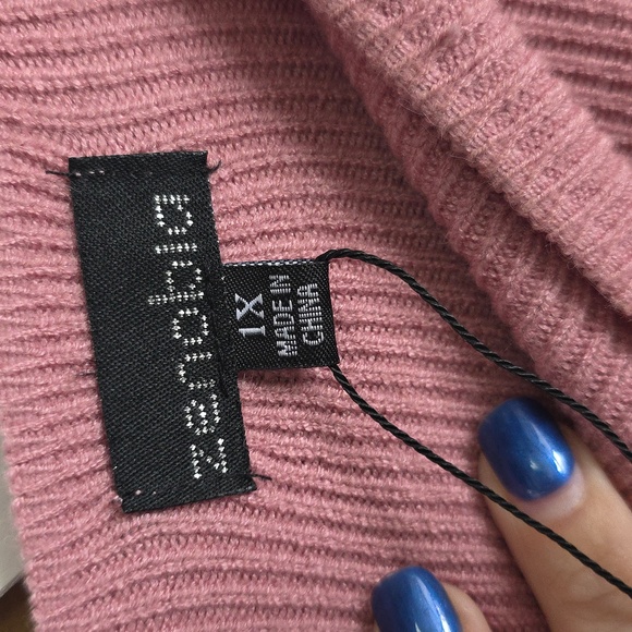 Knit Sweater w/ Pearl Accents - Picture 6 of 6